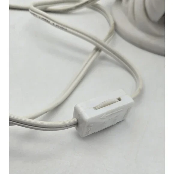 Vintage Madonna Mary Holding Flower Porcelain Lighted Nightlight  - Works - Picture 7 of 12